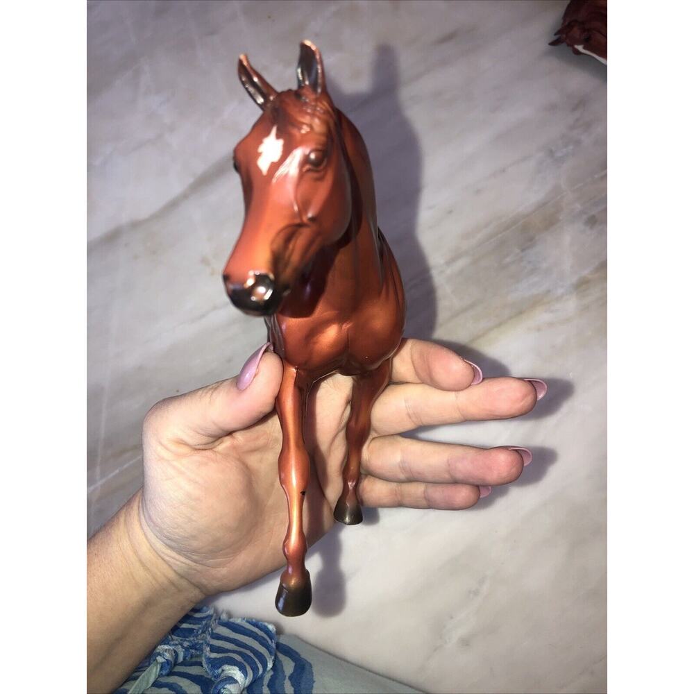 BREYER #957 CLASSIC FREEDOM SERIES CHESTNUT WALKING THOROUGHBRED - Picture 7 of 7
